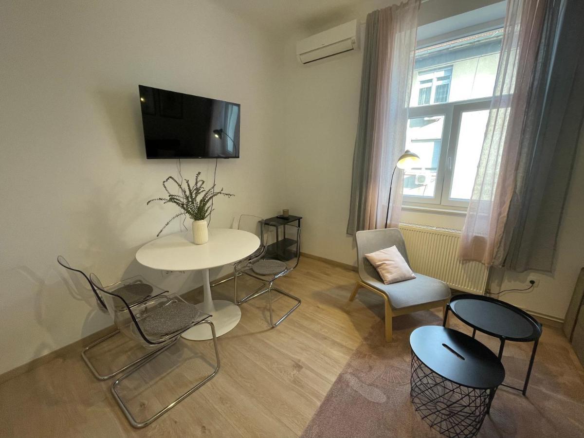 At Home - City Center ซาเกร็บ ภายนอก รูปภาพ